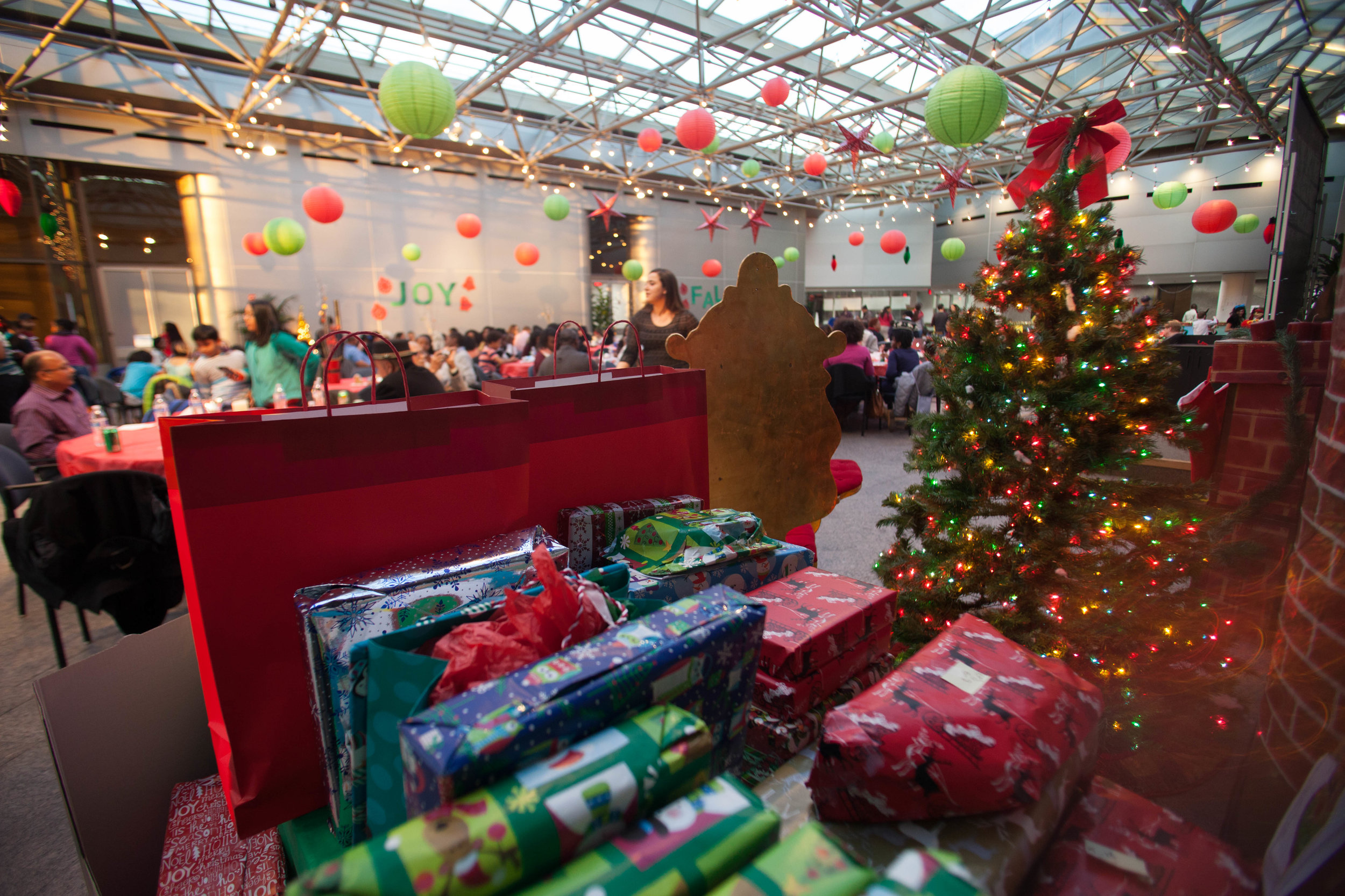 hope-holiday-party-2016_31232283380_o.jpg